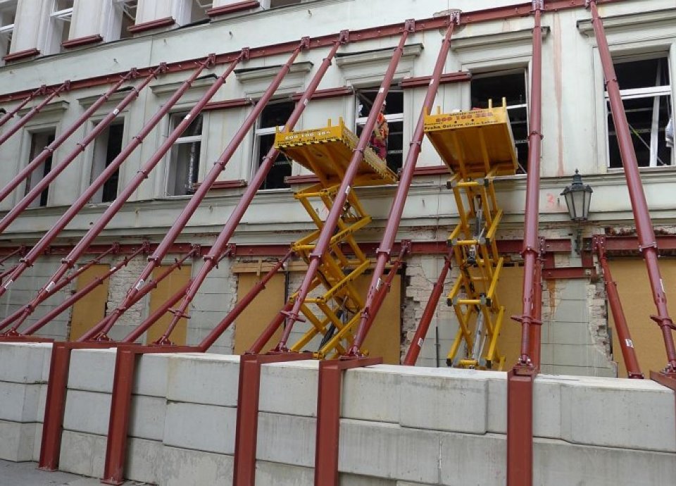 VÝBUCH V DIVADELNÍ ULICI